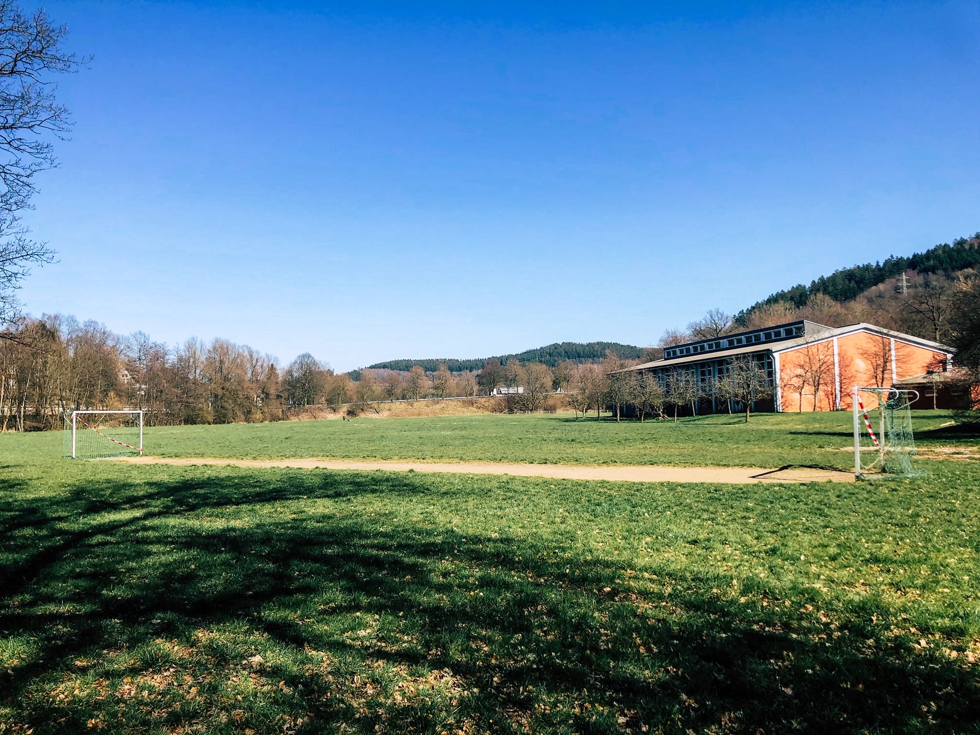 Spielplatz und Bolzplatz