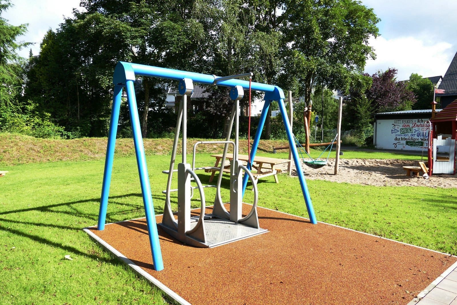 Galeriebild für Spielplatz mit Inklusionsschaukel